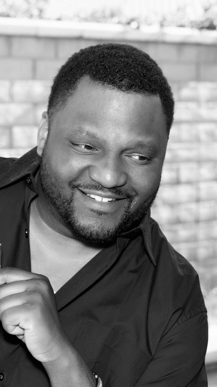actor Aries Spears large photo
