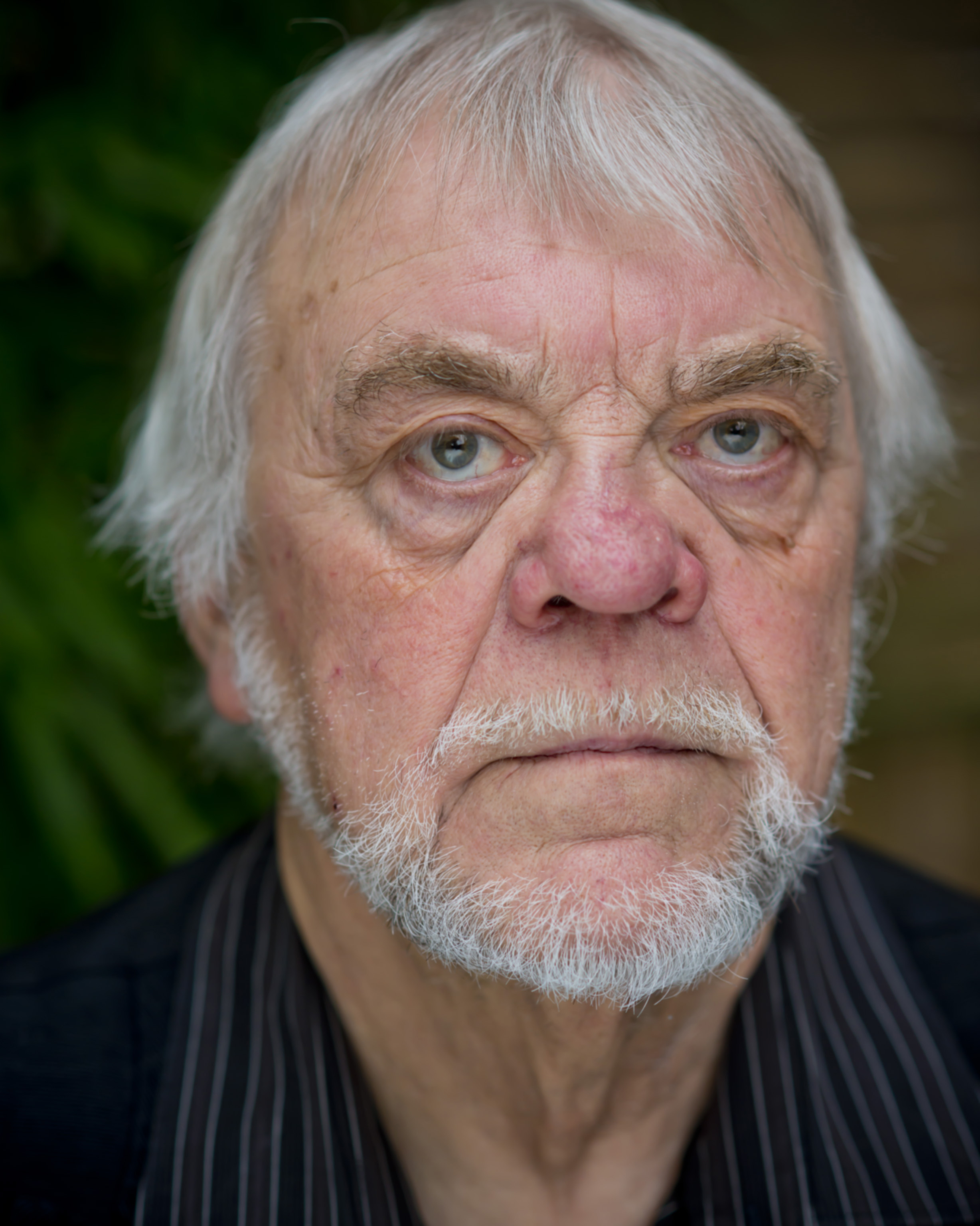 actor Peter Charlton large photo