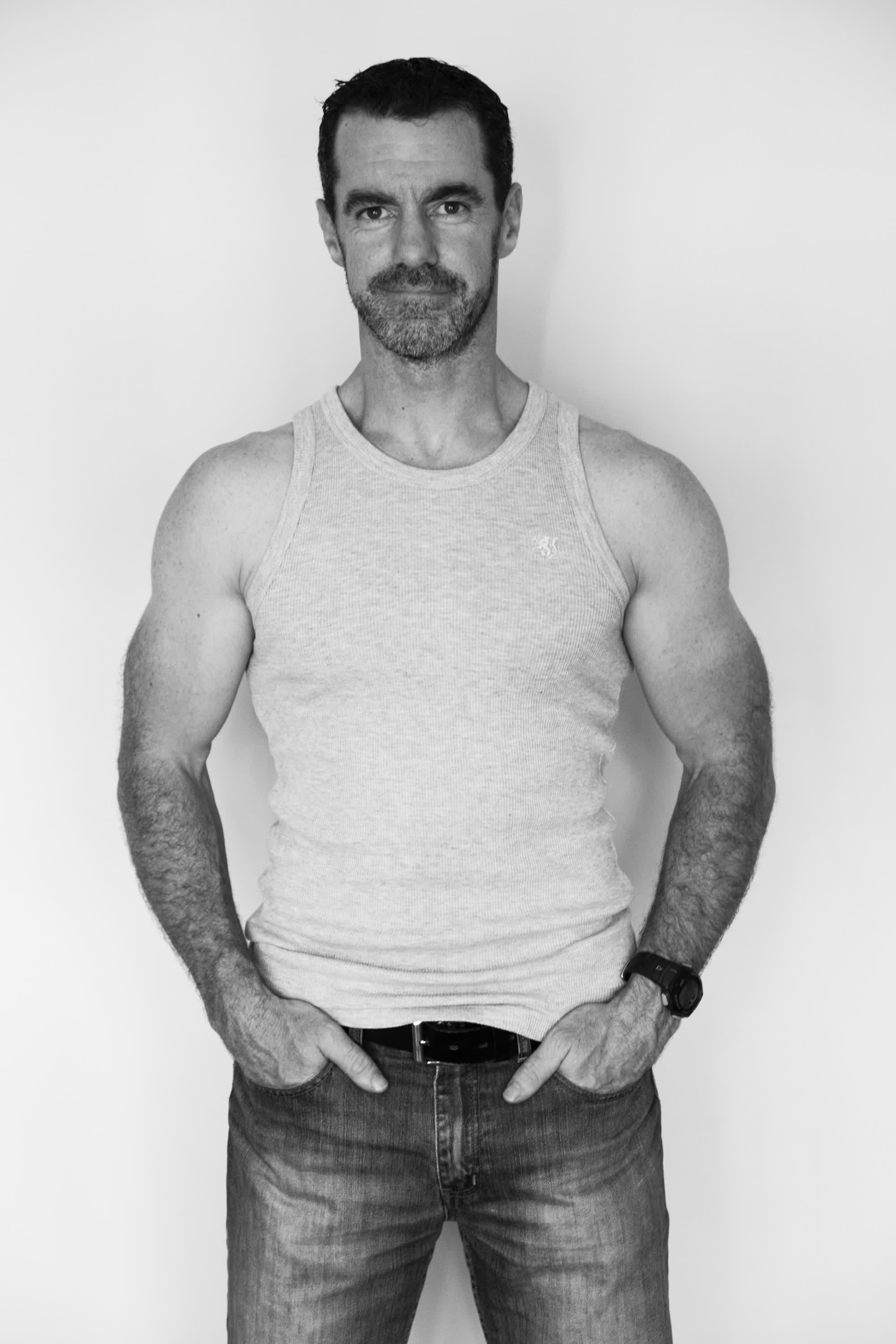 actor Chris Weir large photo