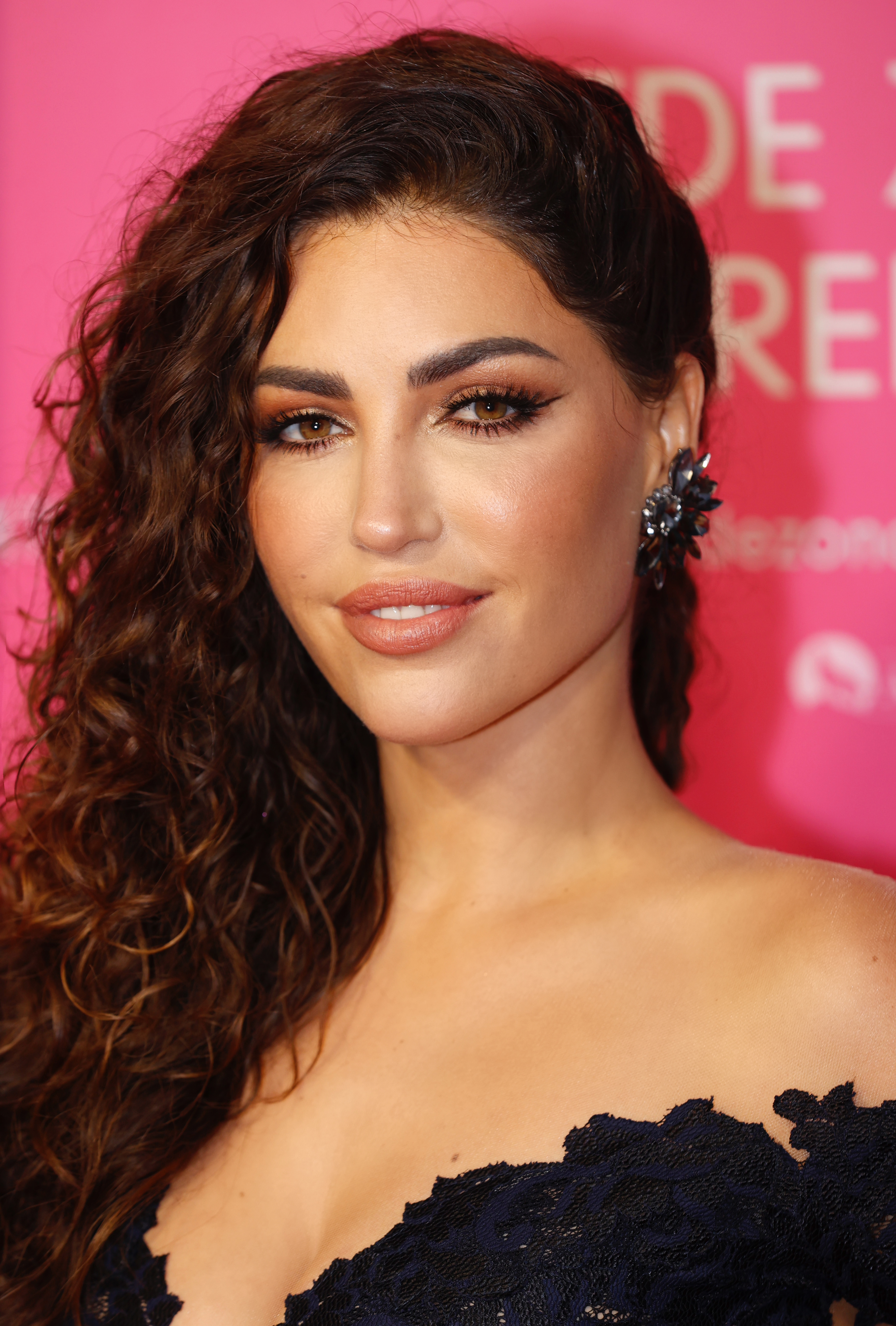actor Yolanthe Cabau large photo