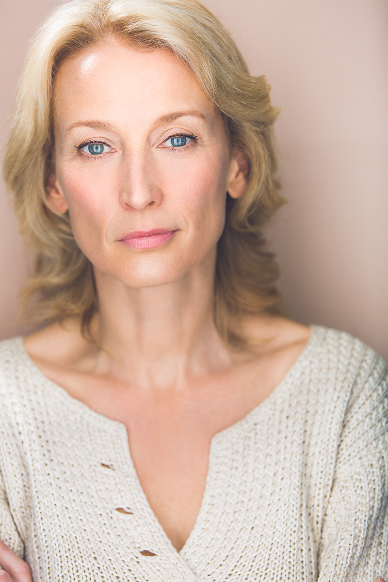 actor Carrie Paff large photo