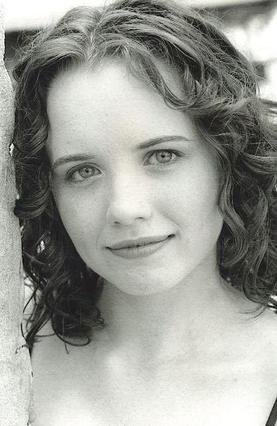 actor Phoebe Strole large photo