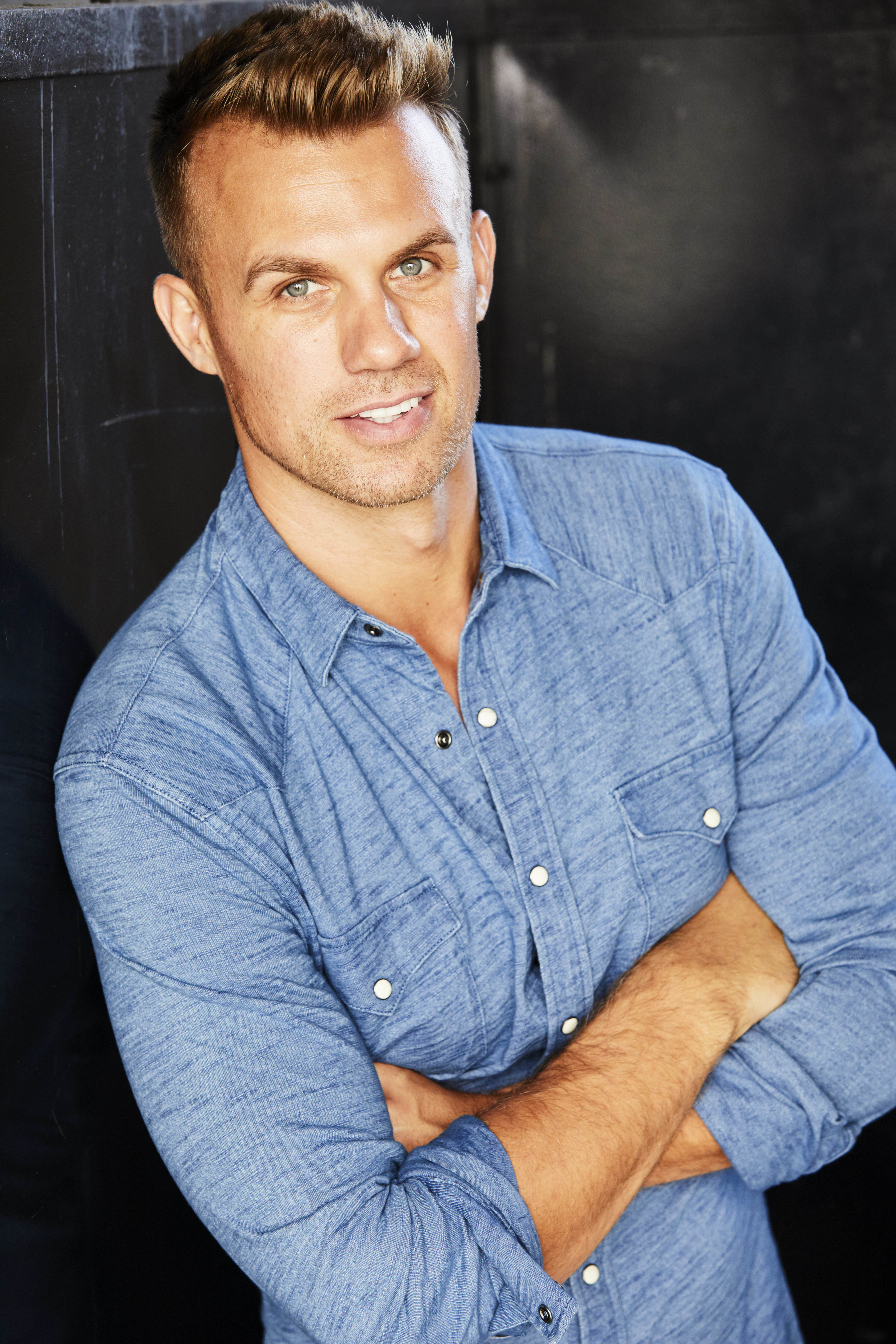 actor Artie Baxter large photo