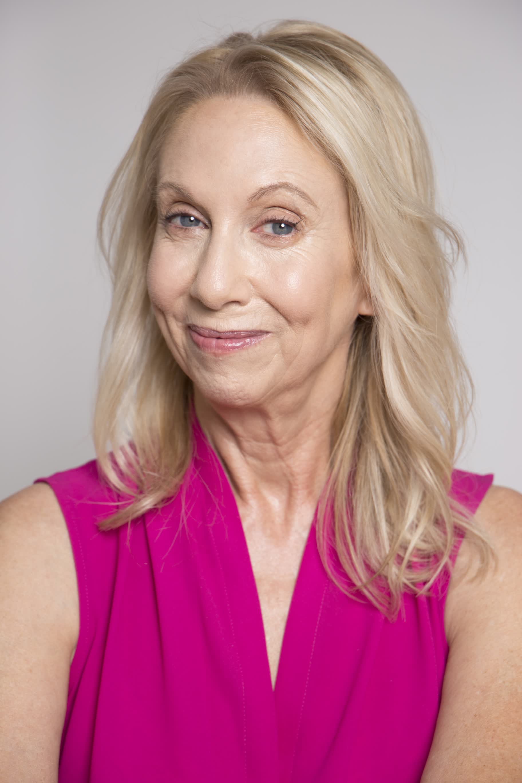 actor Sara Ballantine large photo