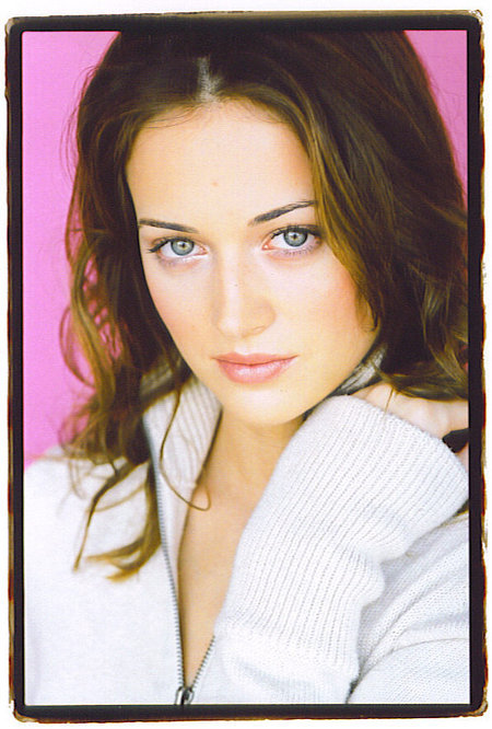 actor Amanda Barfield large photo