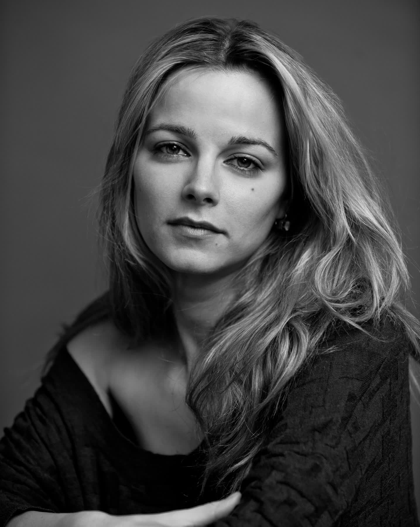 actor Bojana Novakovic large photo