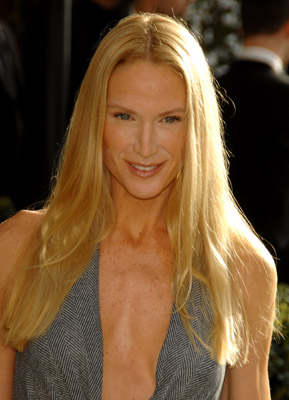 actor Kelly Lynch large photo