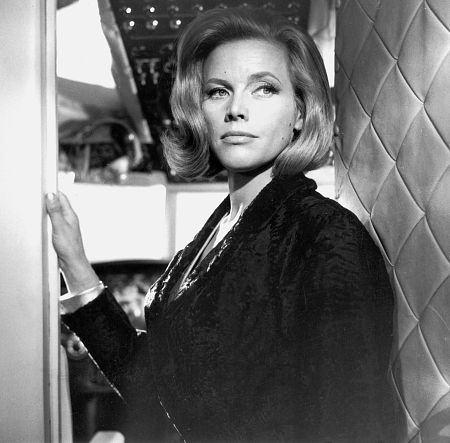 actor Honor Blackman large photo