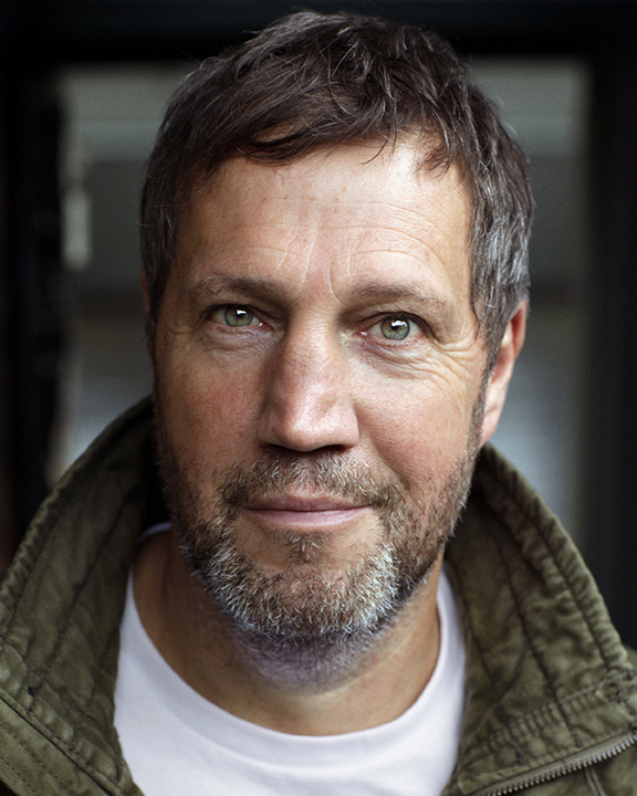 actor Julian Rivett large photo