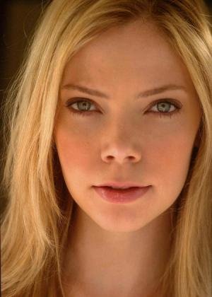 actor Riki Lindhome large photo