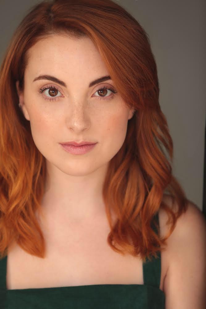 actor Juliette Goglia large photo