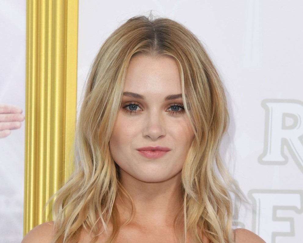 actor Virginia Gardner large photo