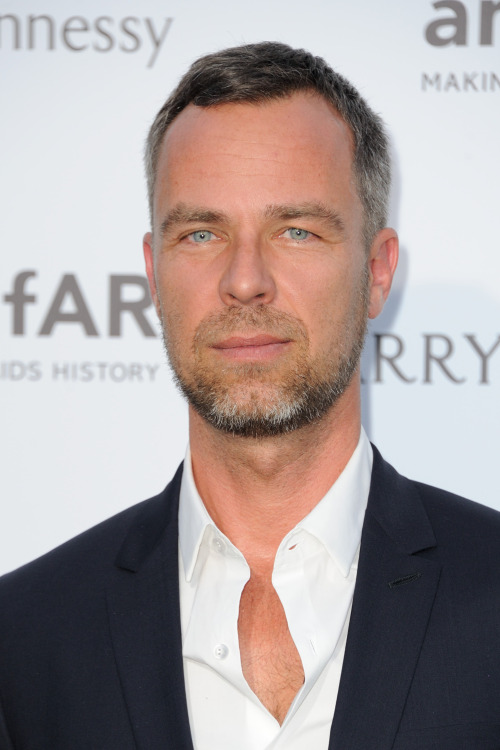 actor JR Bourne large photo