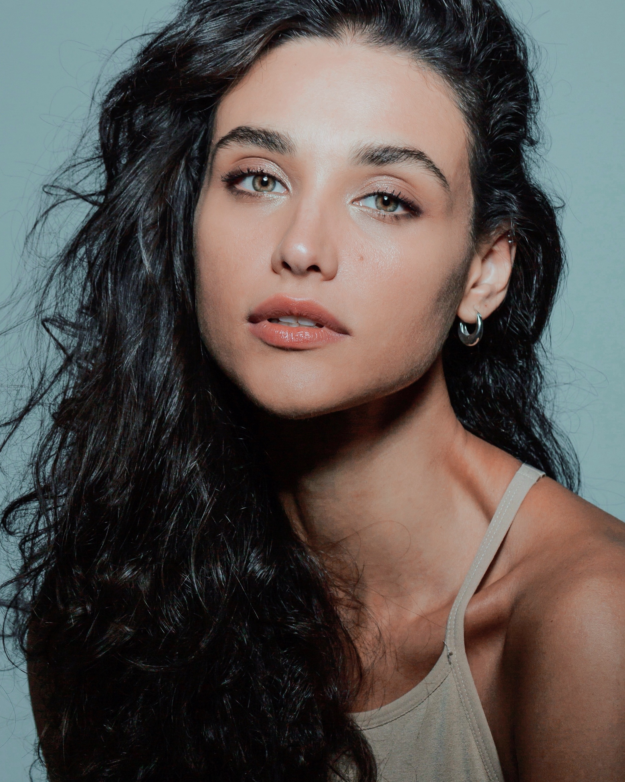 actor Débora Nascimento large photo