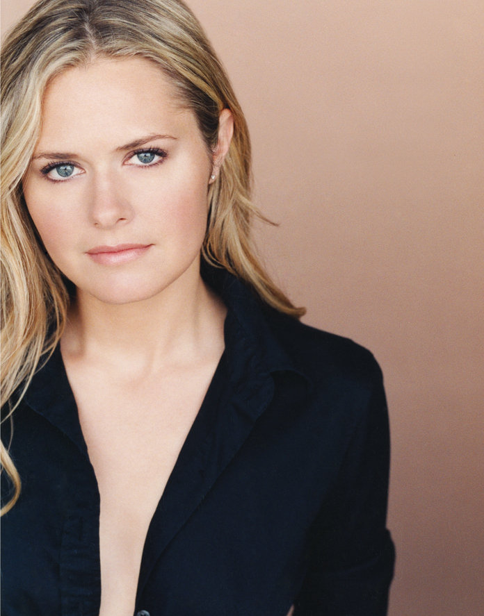 actor Maggie Lawson large photo