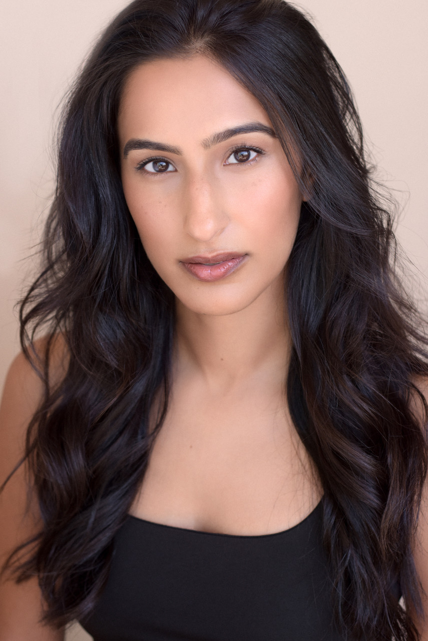 actor Chelsea Gill large photo