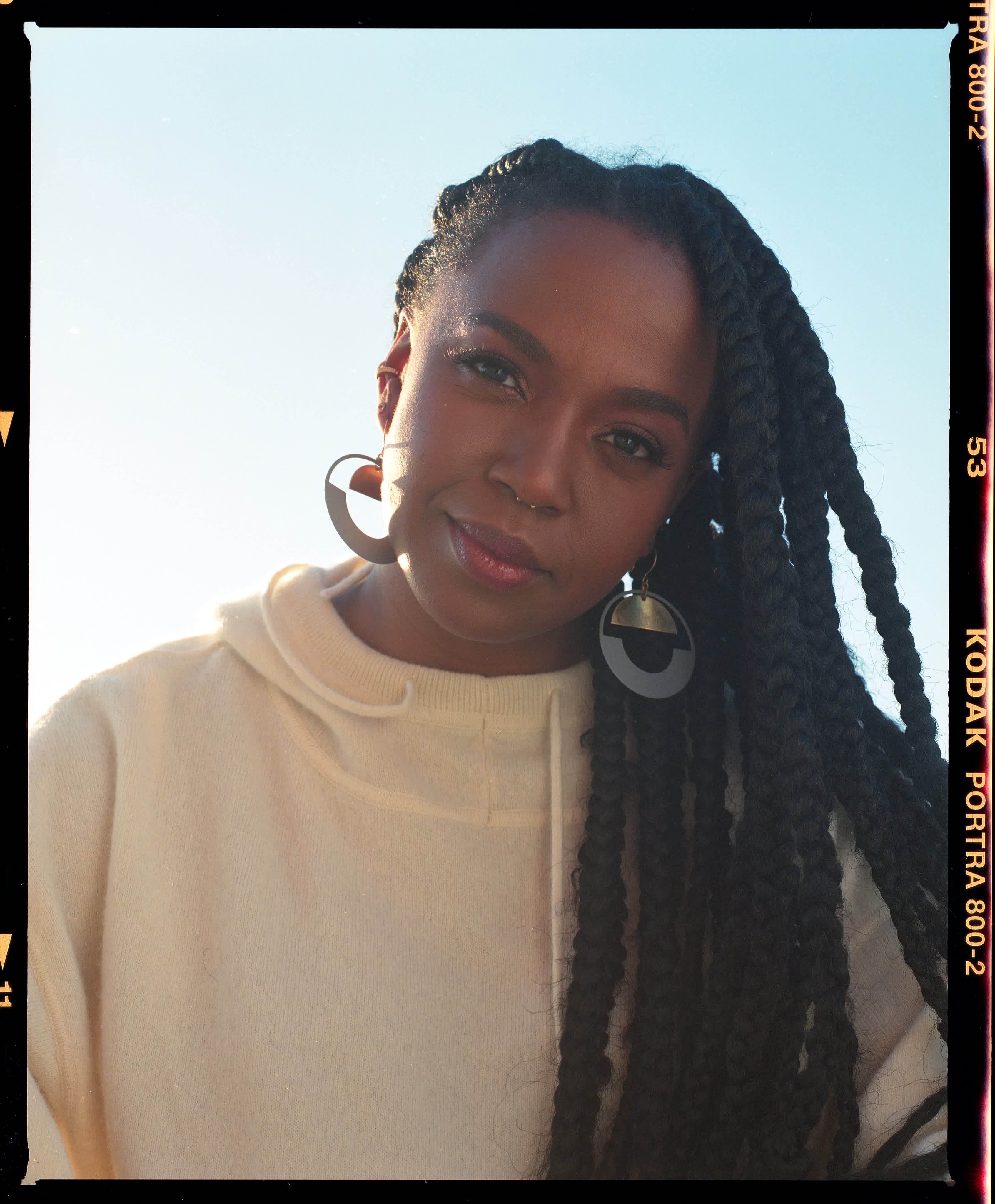 actor Jerrika Hinton large photo