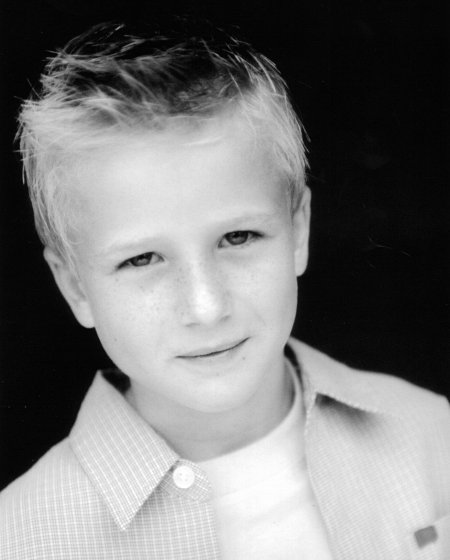 actor Dylan McLaughlin large photo