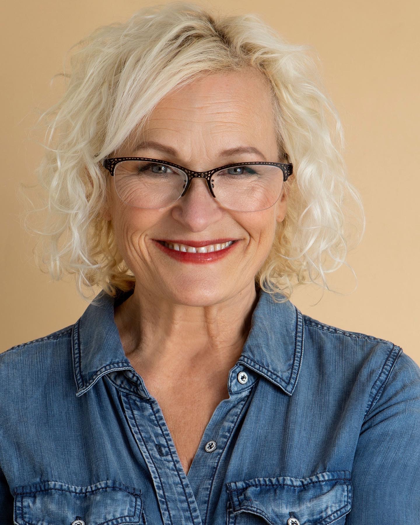 actor Elizabeth Dennehy large photo