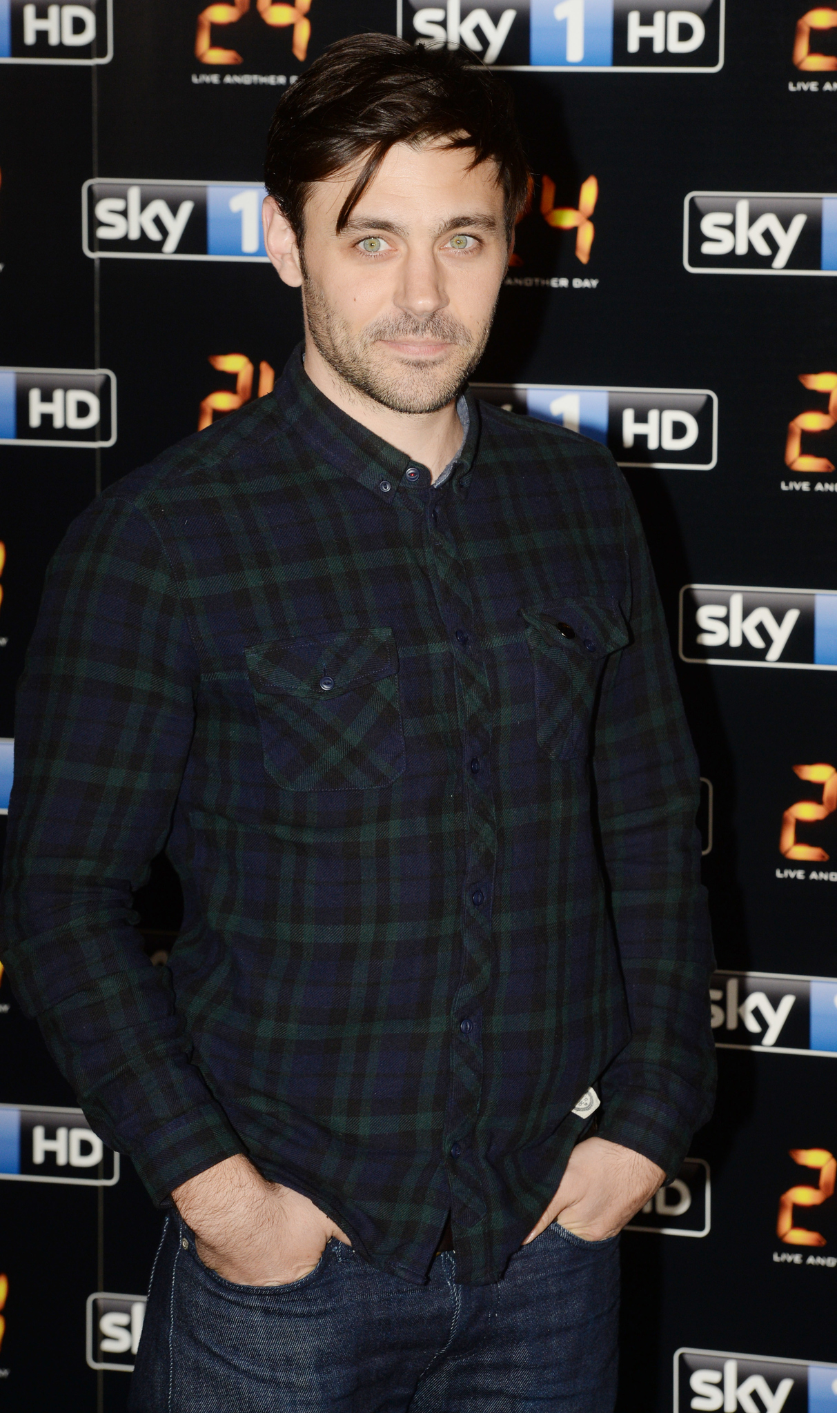 actor Liam Garrigan large photo