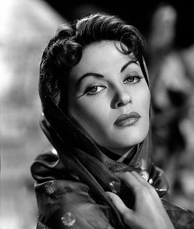 actor Yvonne De Carlo large photo