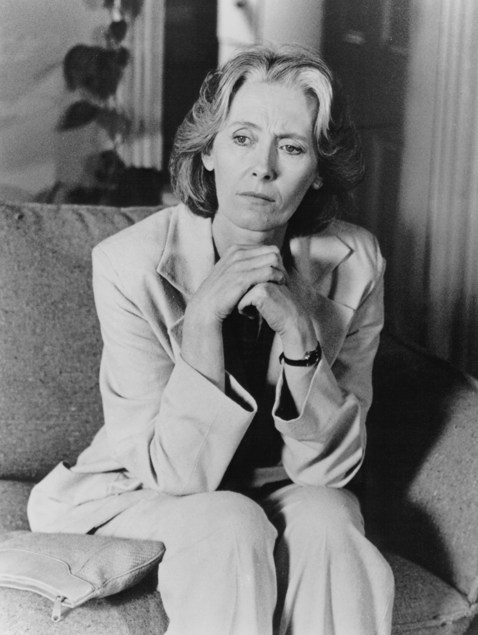 actor Julia Blake large photo