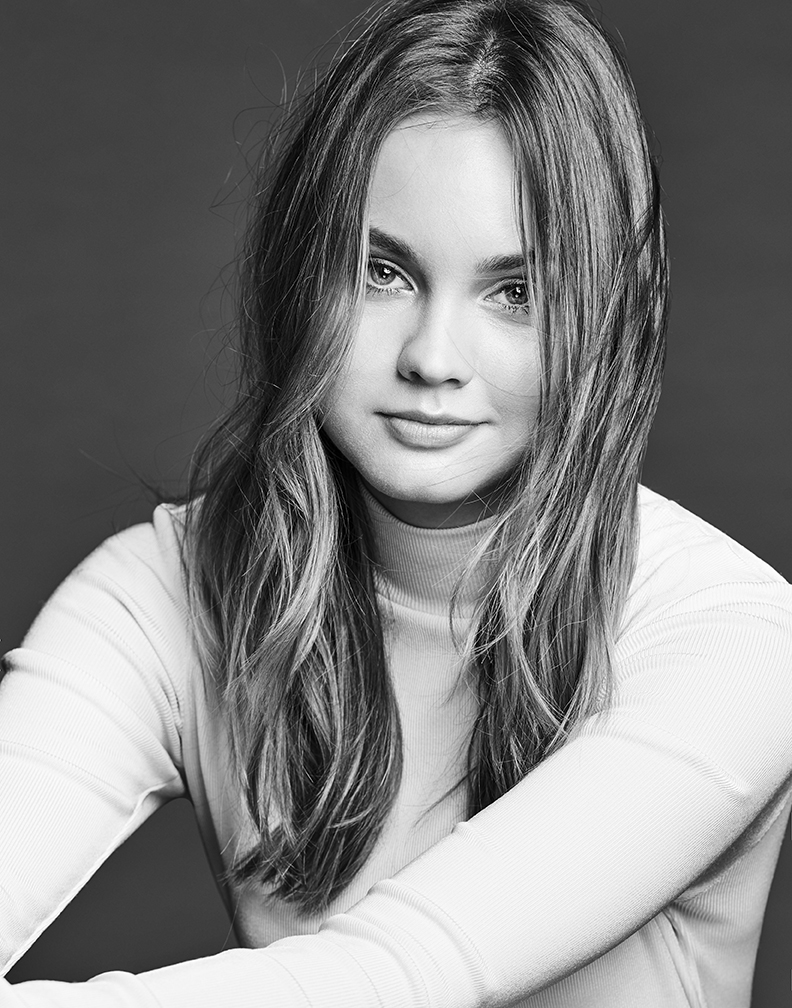actor Liana Liberato large photo