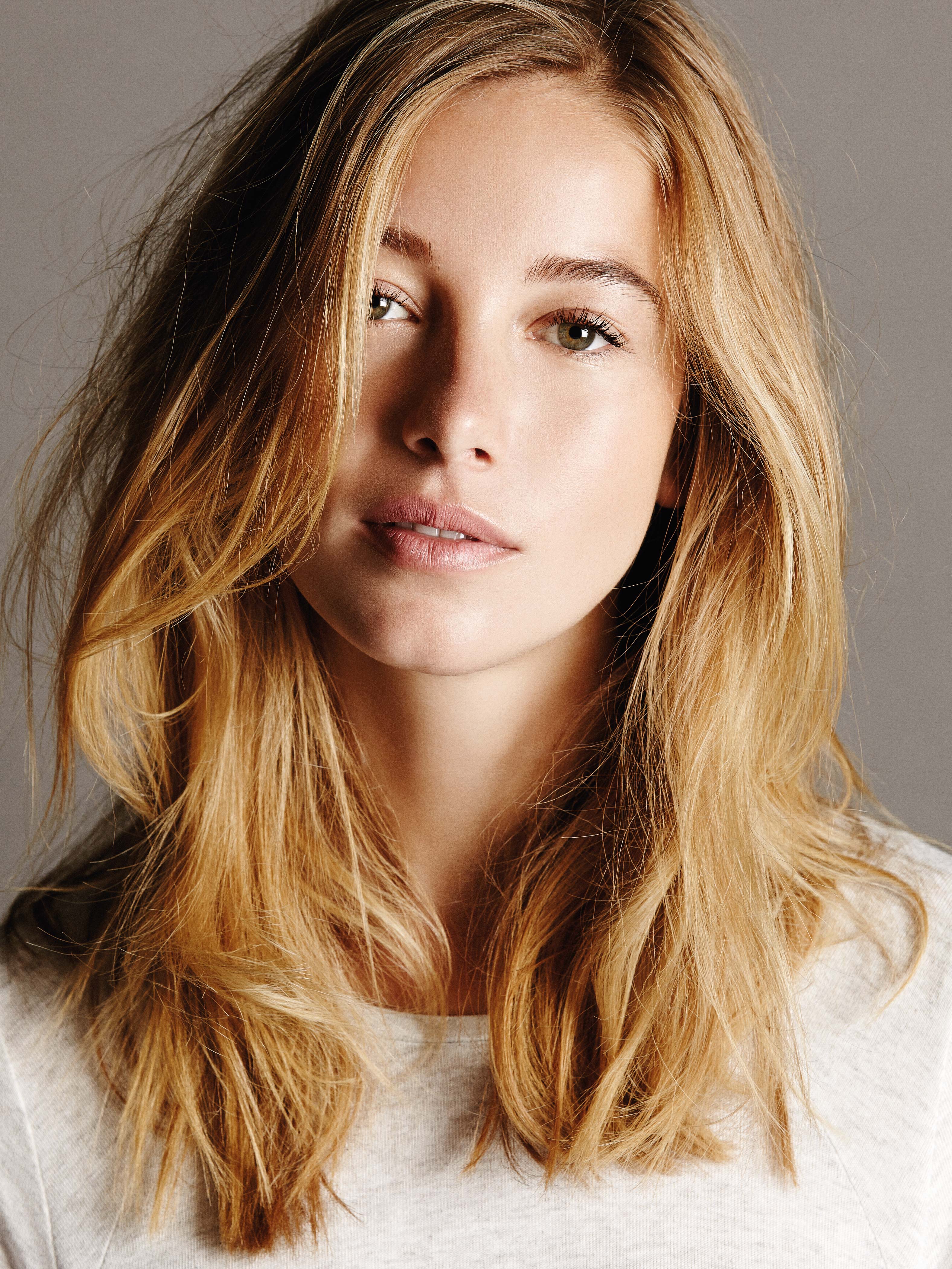 actor Charlotte Vega large photo