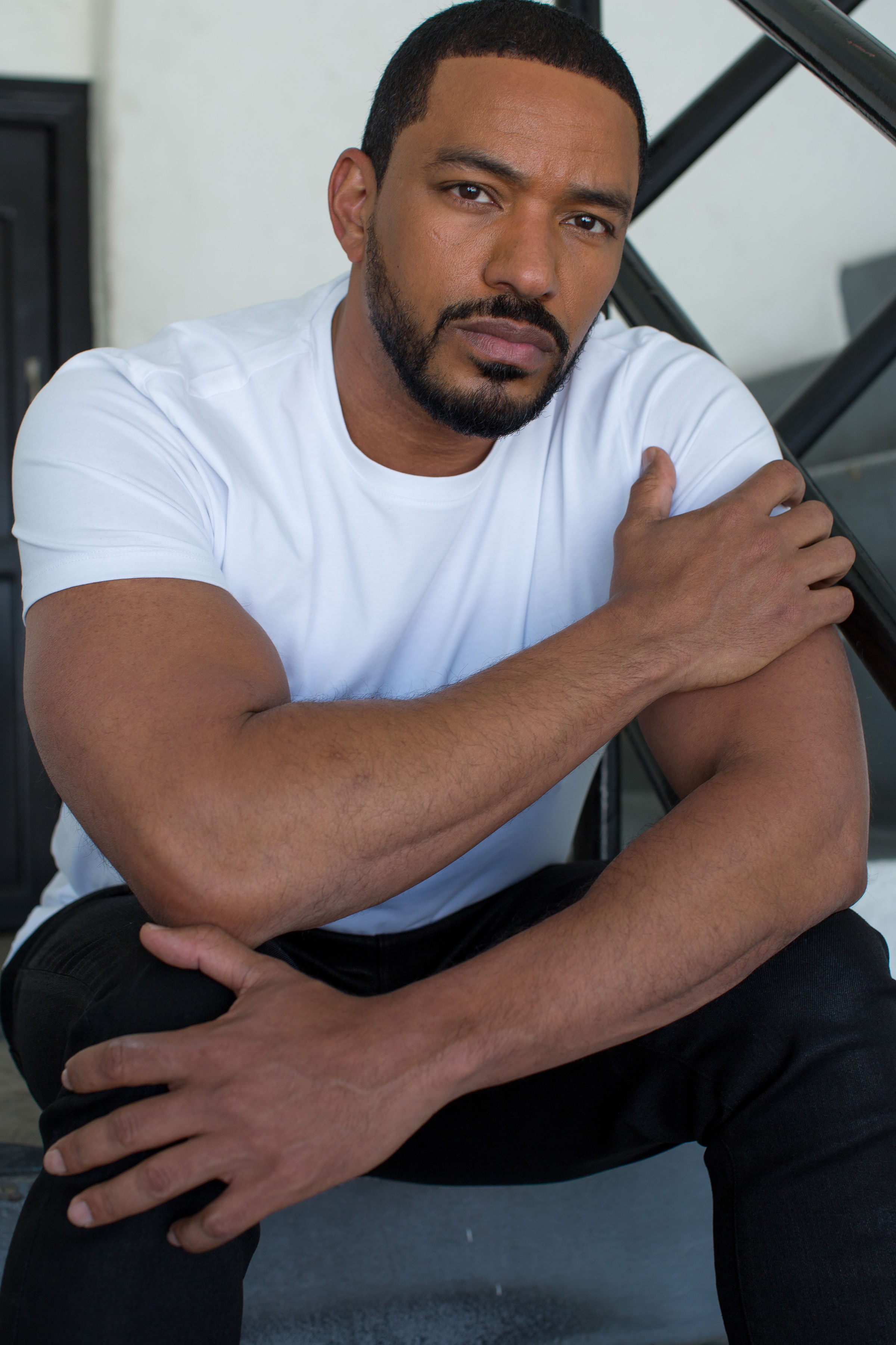 actor Laz Alonso large photo