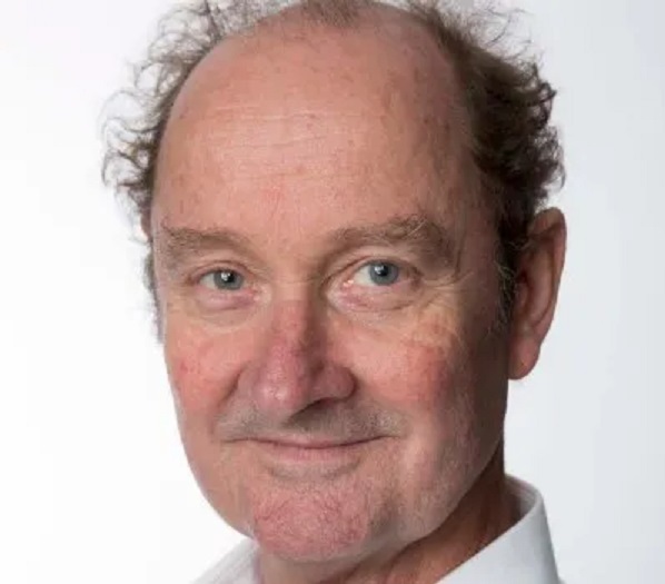 actor Paul Blackwell large photo