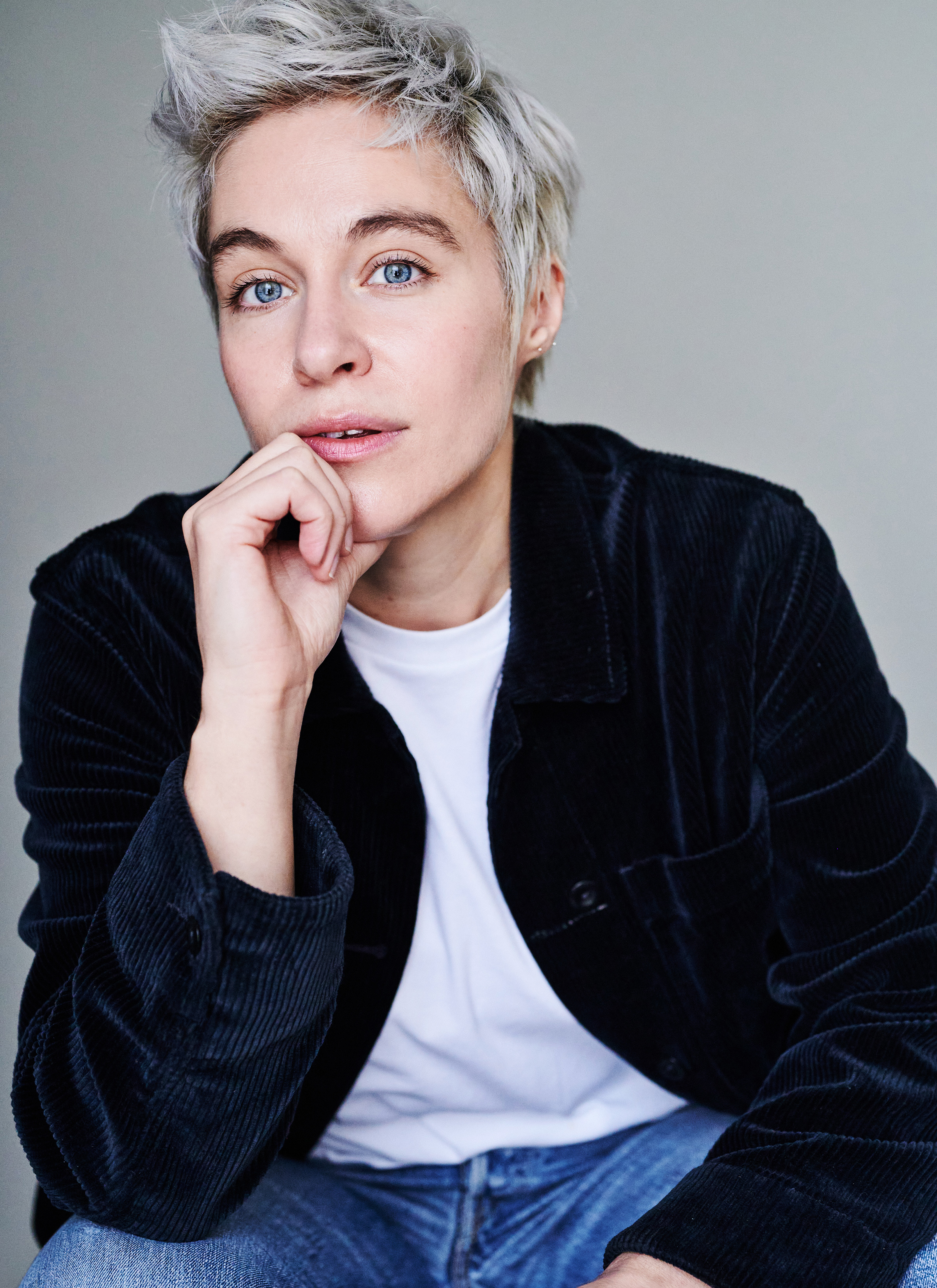 actor Kirsty Averton large photo