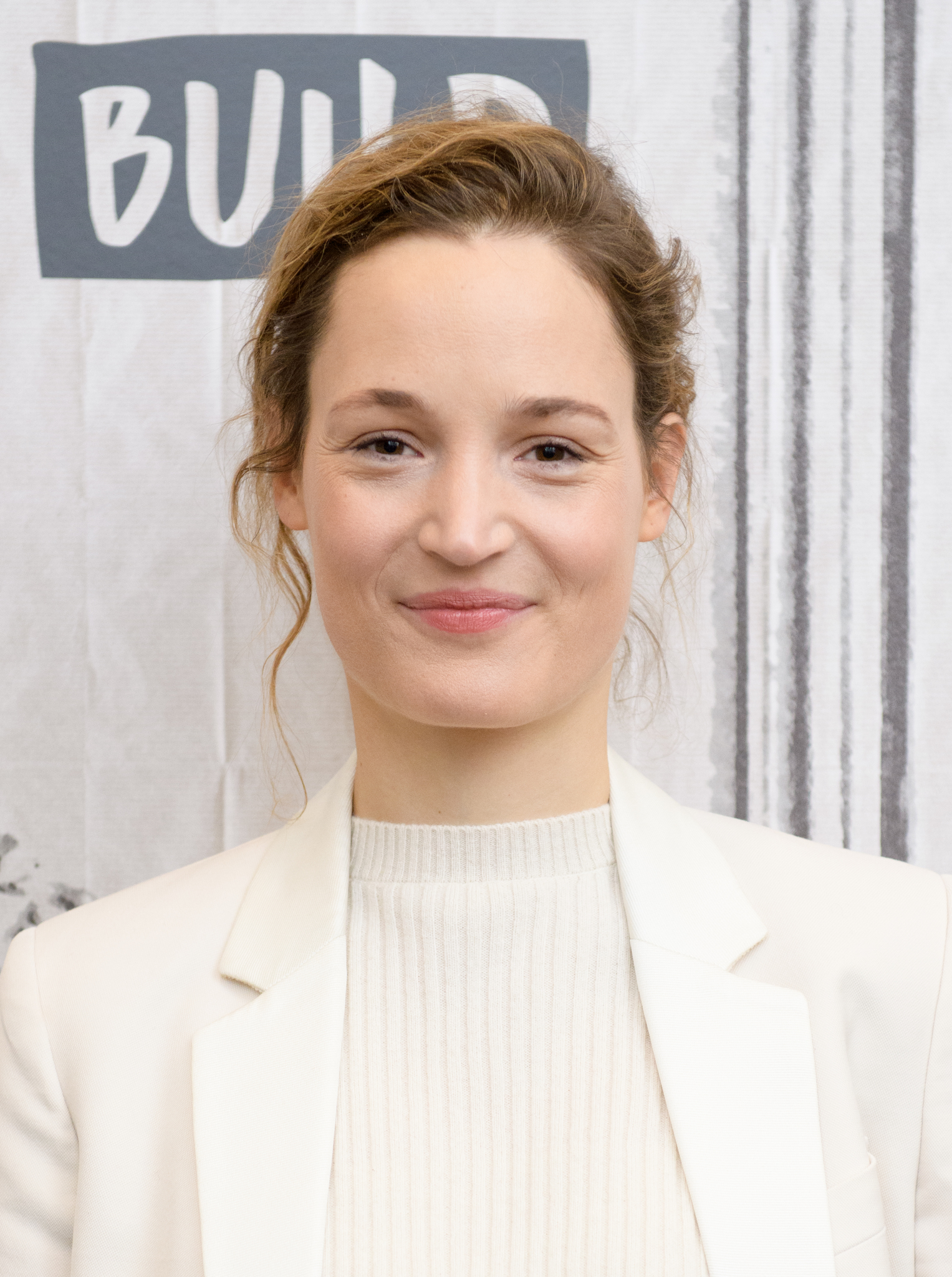 actor Vicky Krieps large photo