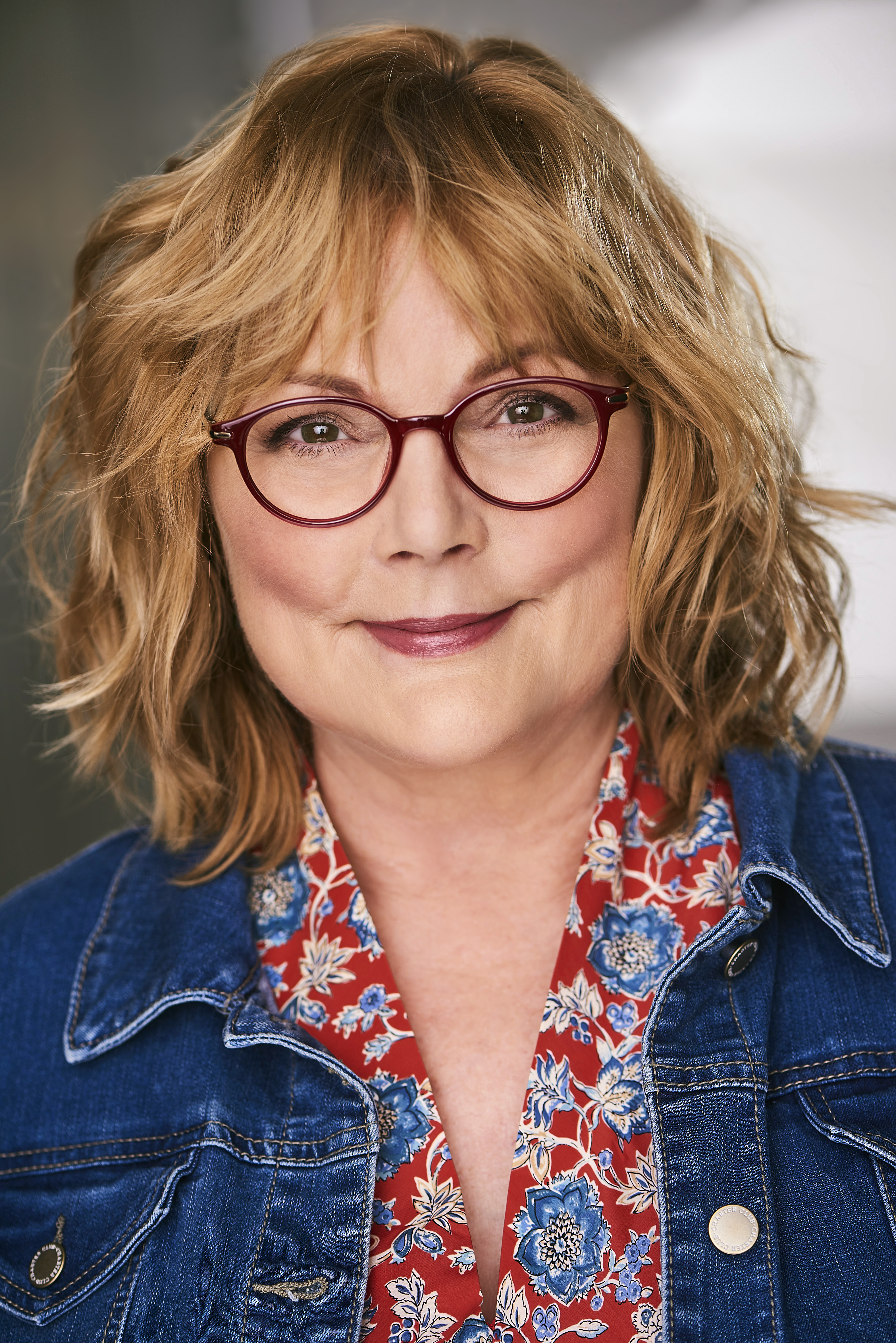 actor Beverly Leech large photo