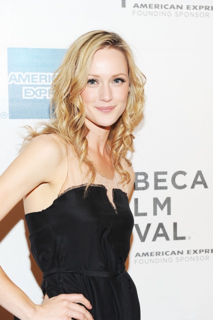 actor Kerry Bishé large photo