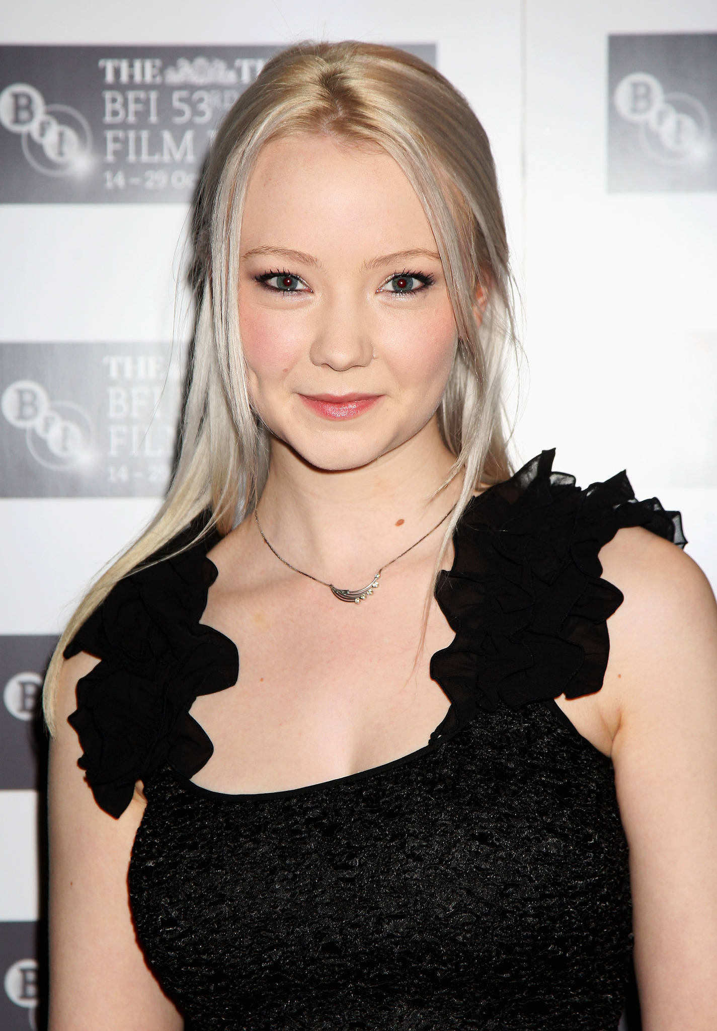 actor Kerrie Hayes large photo