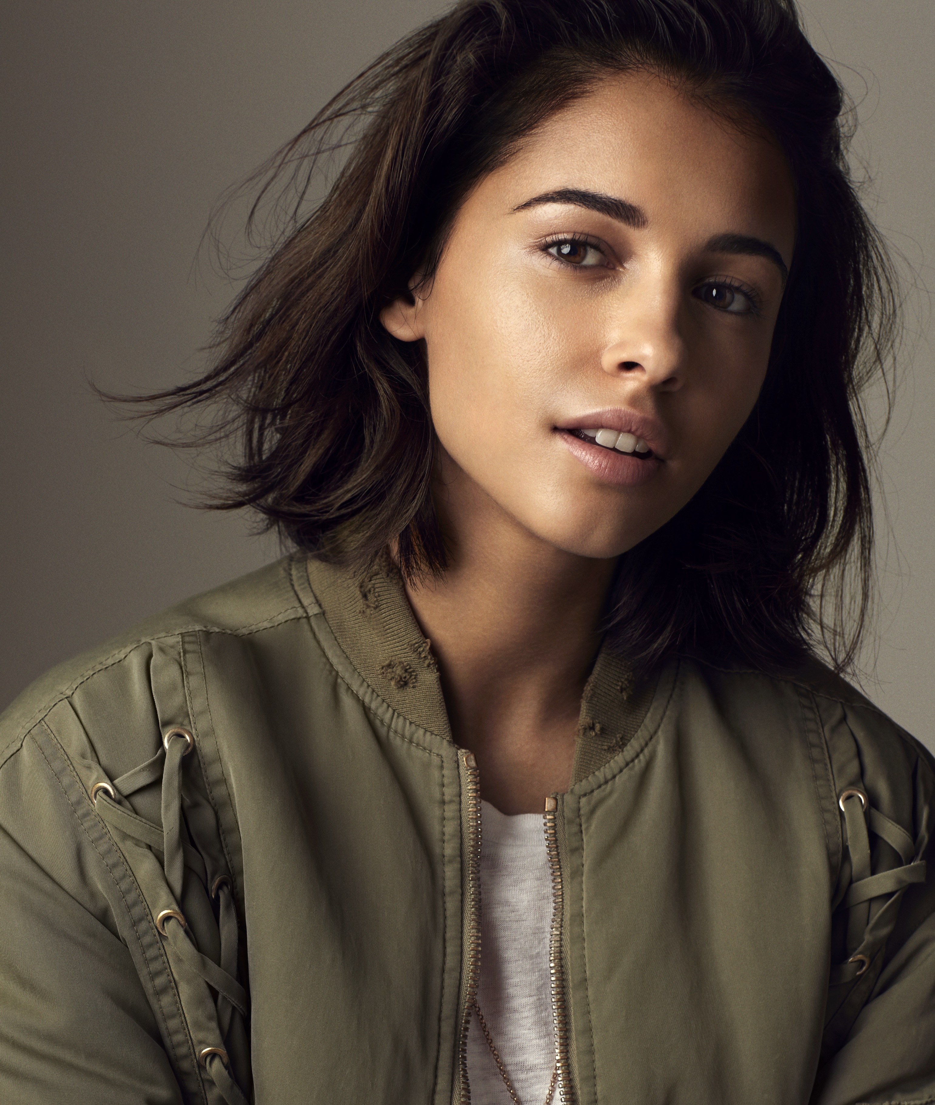 actor Naomi Scott large photo