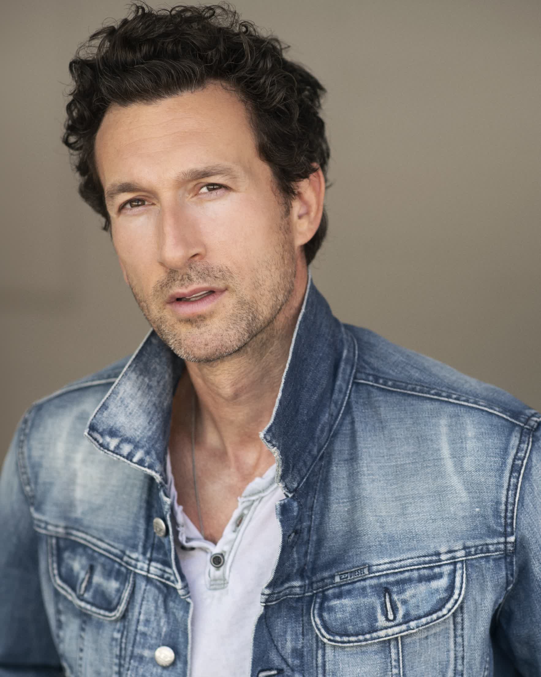 actor Aaron Lazar large photo