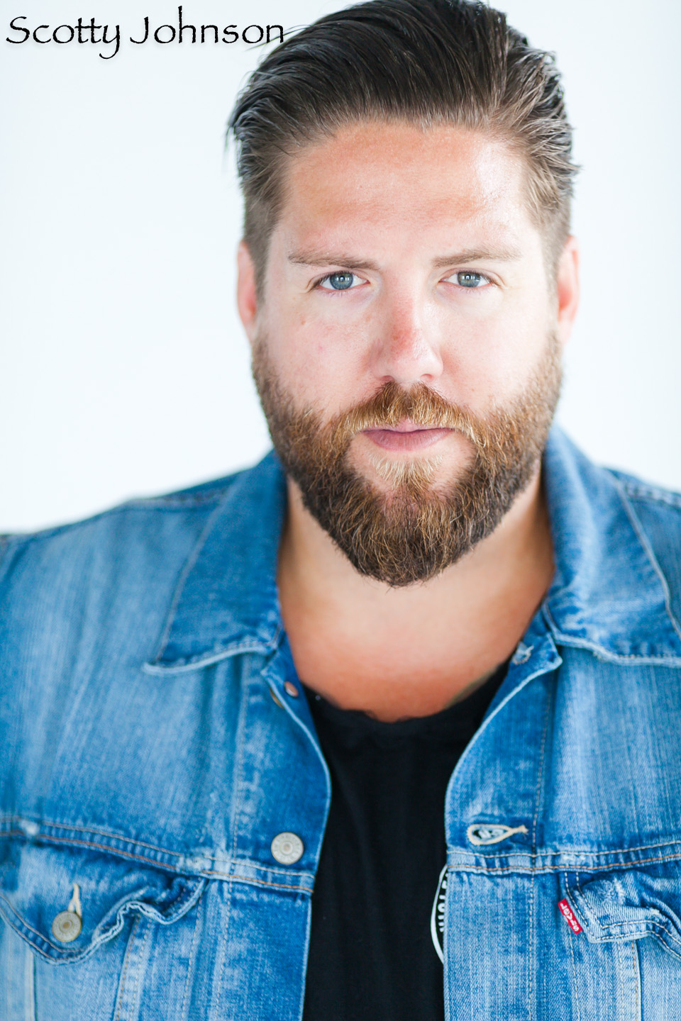 actor Scott Johnson large photo