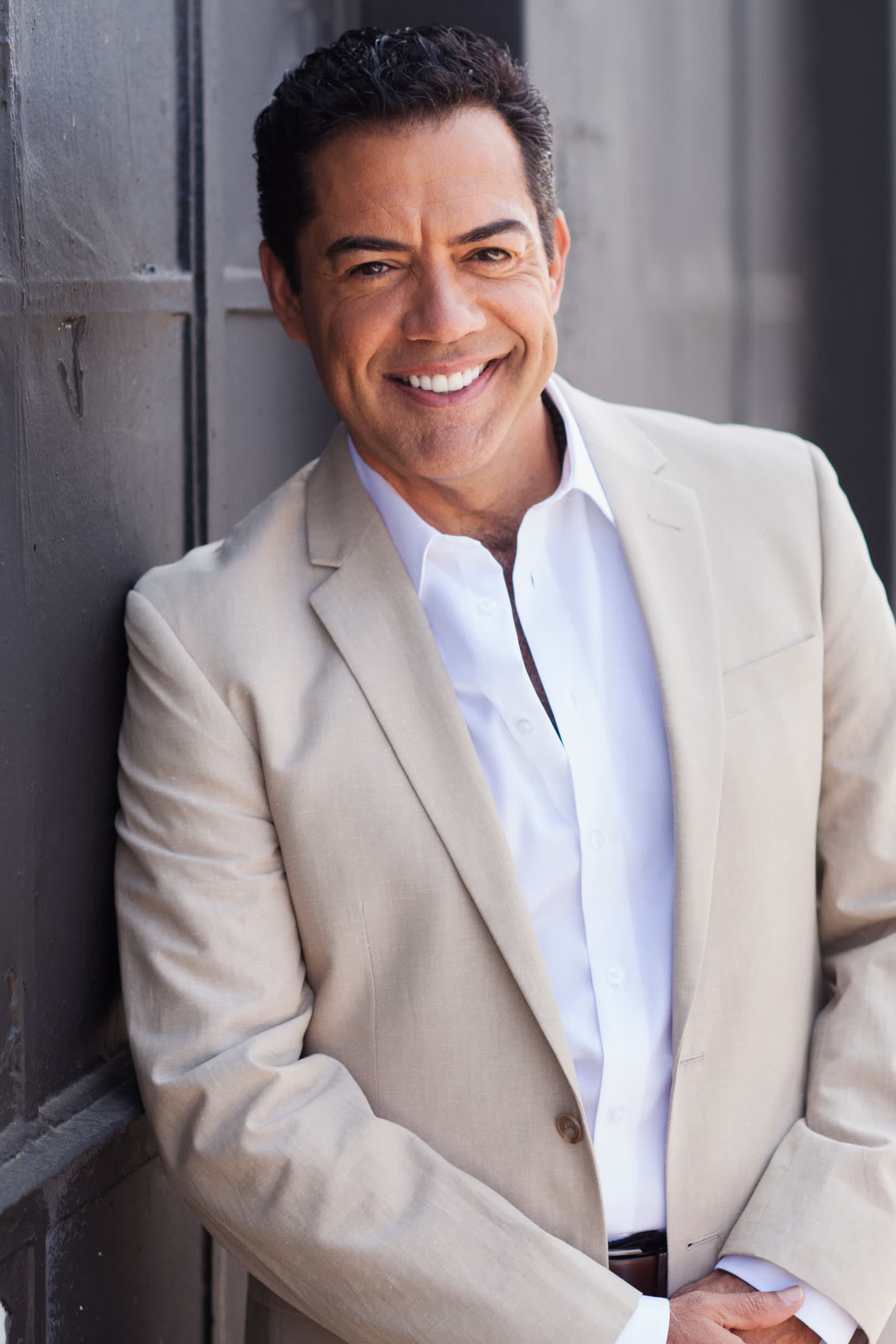 actor Carlos Gómez large photo