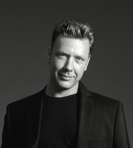 actor Mikael Persbrandt large photo
