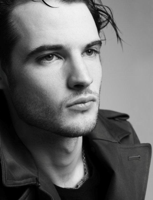 actor Tom Sturridge large photo