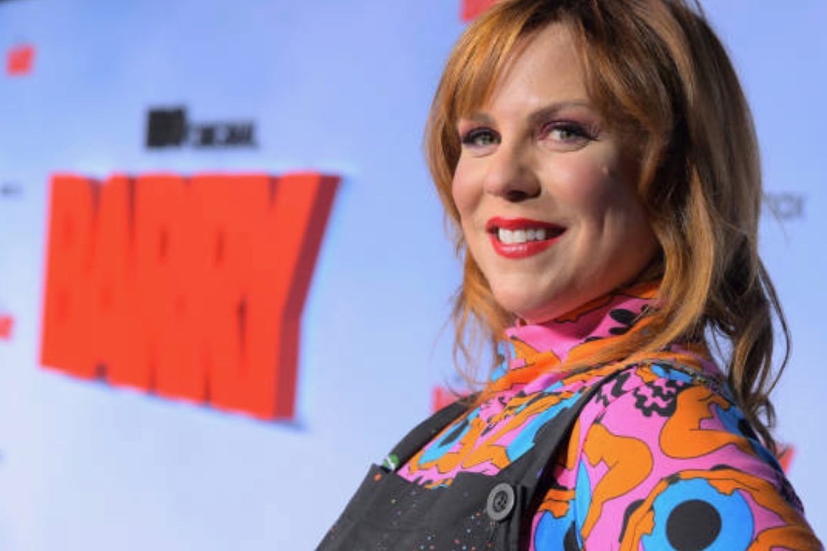 actor Sarah Burns large photo