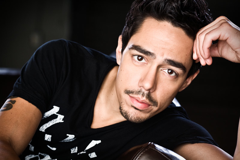 actor Zak Santiago large photo