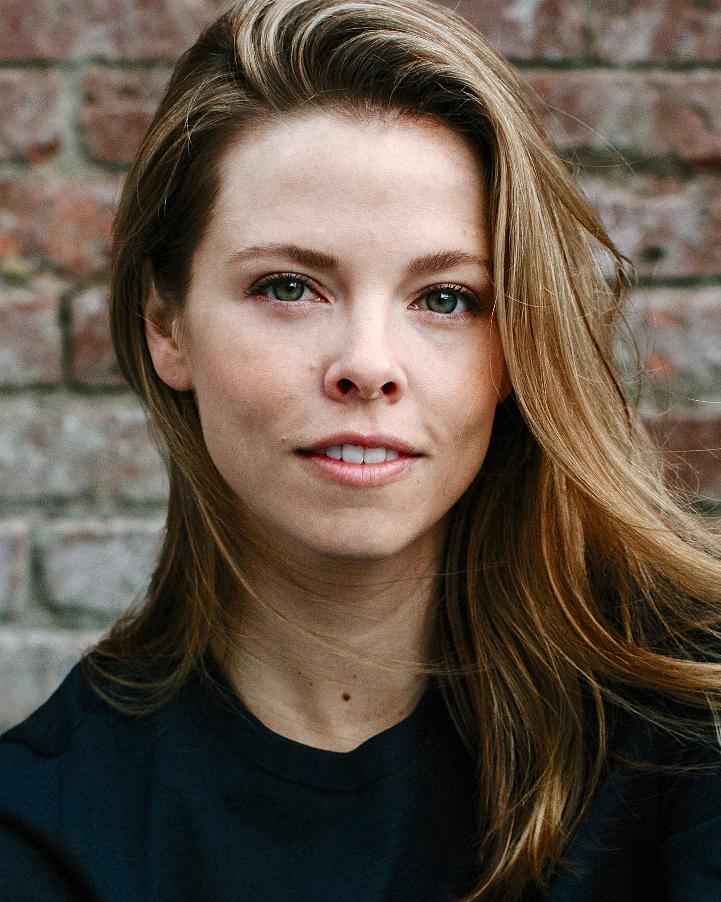 actor Megan Leonard large photo