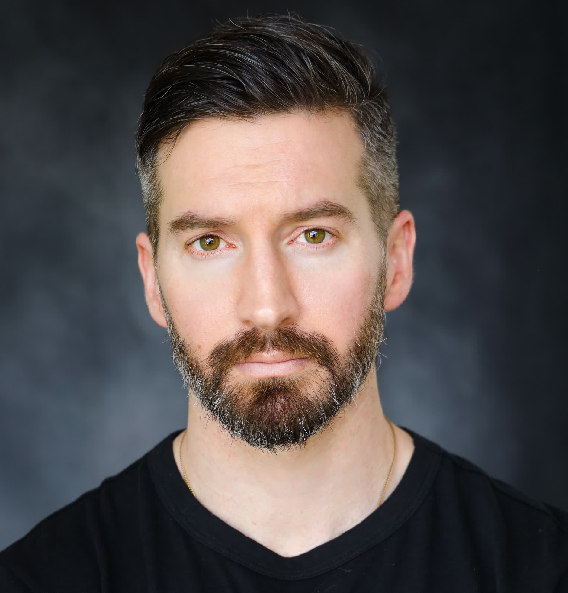 actor Garrett Hines large photo