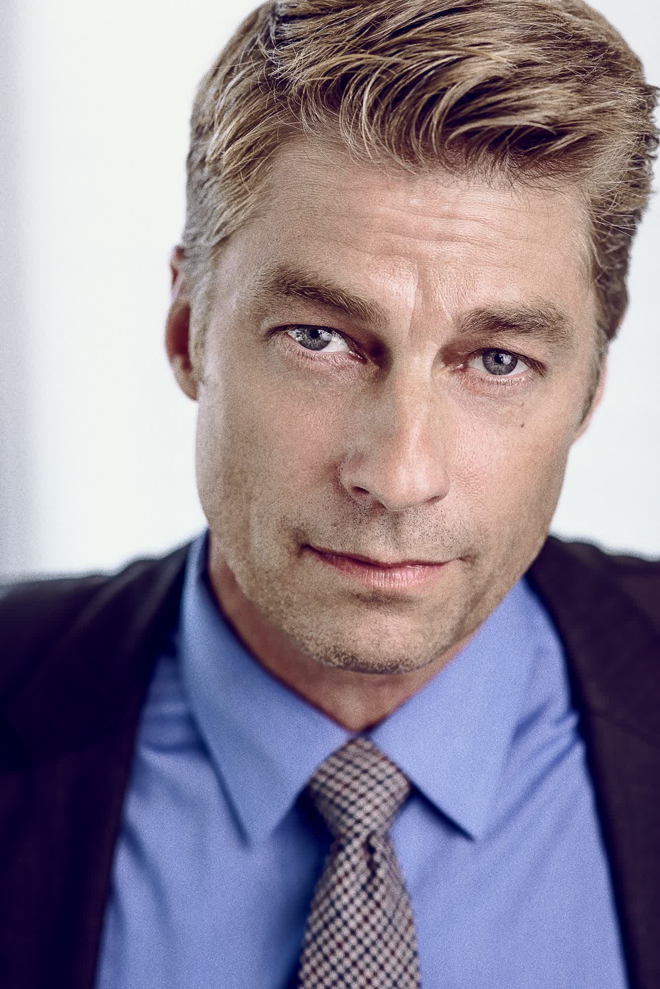 actor Jamison Jones large photo