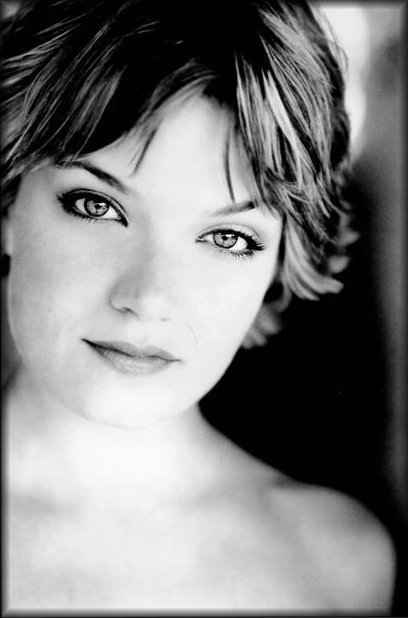 actor Mary Catherine Garrison large photo