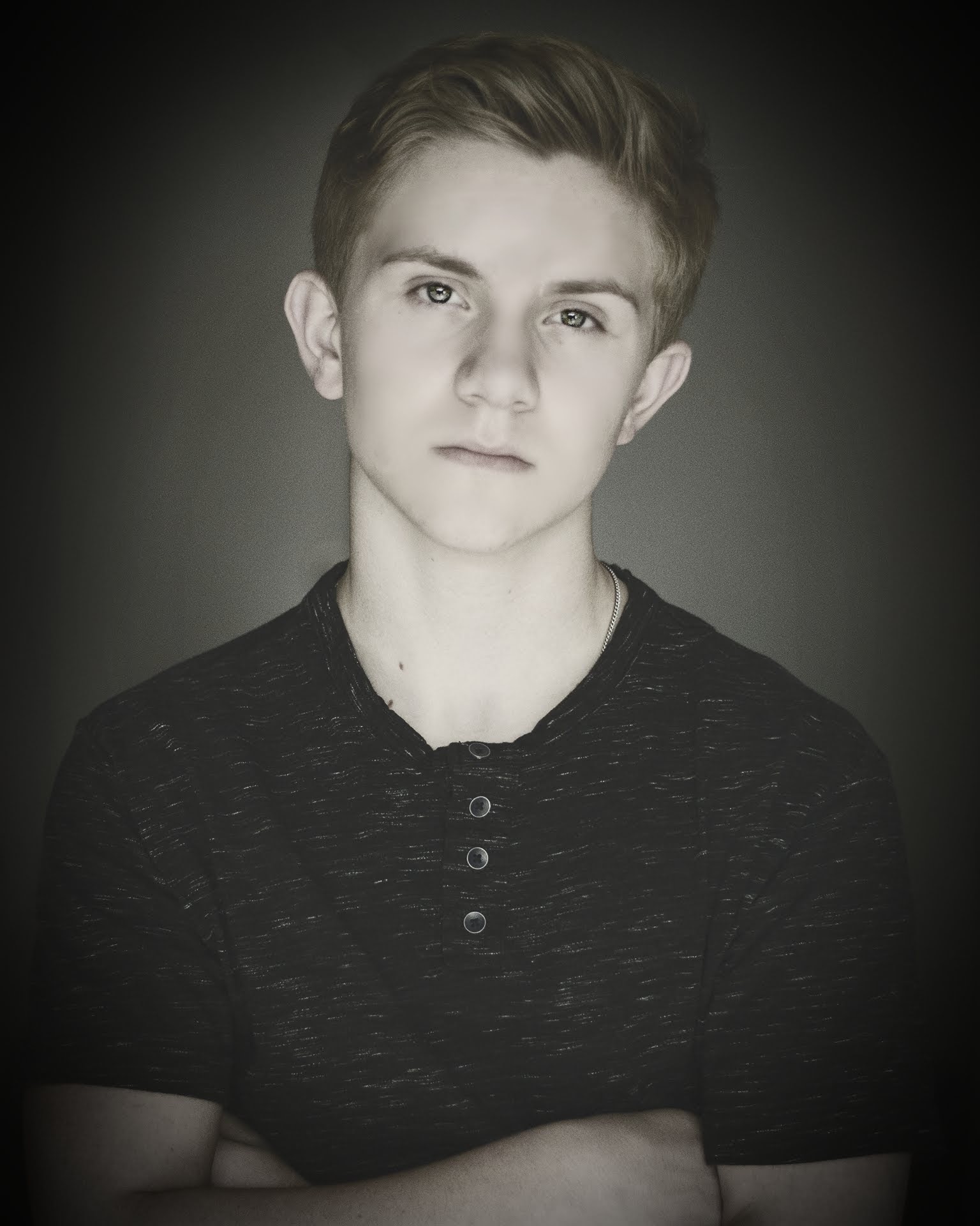 actor Aiden Flowers large photo