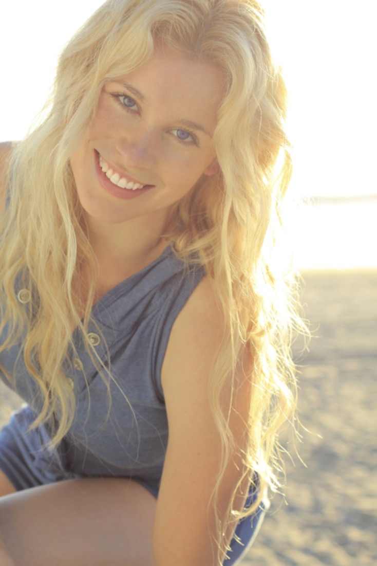 actor Tarah Paige large photo