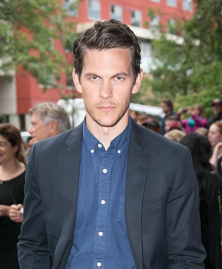 actor Tom Lipinski large photo